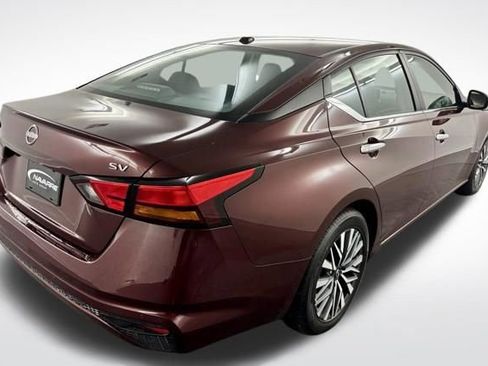 Used 2024 Nissan Altima 2.5 SV image 8