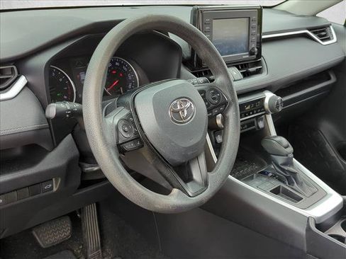 Used 2021 Toyota RAV4 XLE w/ Convenience Package FWD image 9