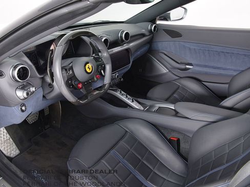 Used 2019 Ferrari Portofino image 4