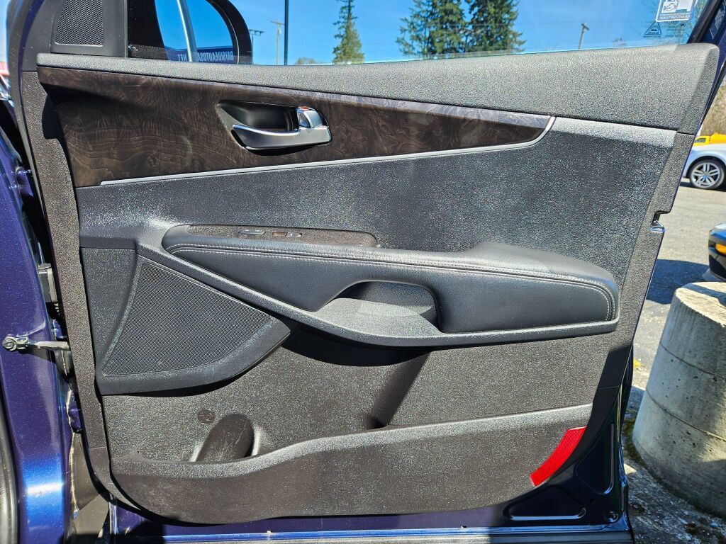 Used 2016 Kia Sorento FWD image 12