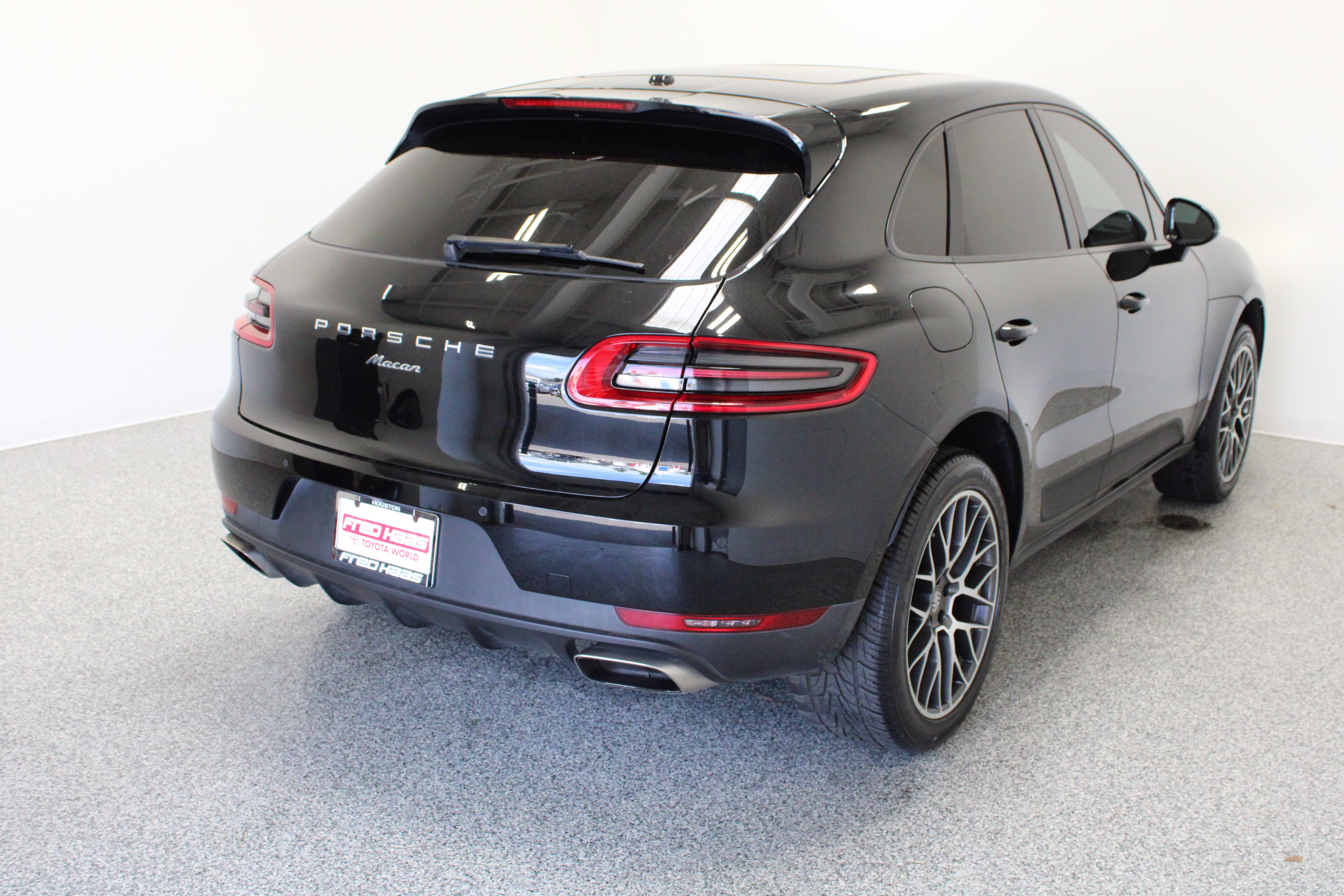 Used 2018 Porsche Macan Sport Edition AWD/4WD image 7