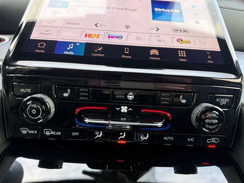 New 2025 Jeep Grand Cherokee Limited w/ Black Appearance Package image 29