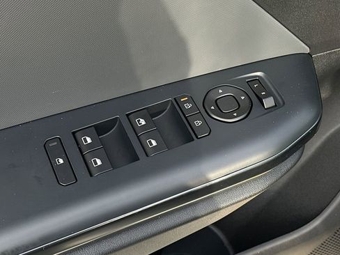 New 2025 Kia K4 LXS image 17