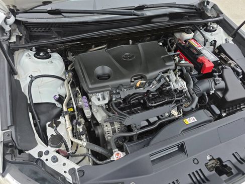 Used 2019 Toyota Camry XLE FWD image 40