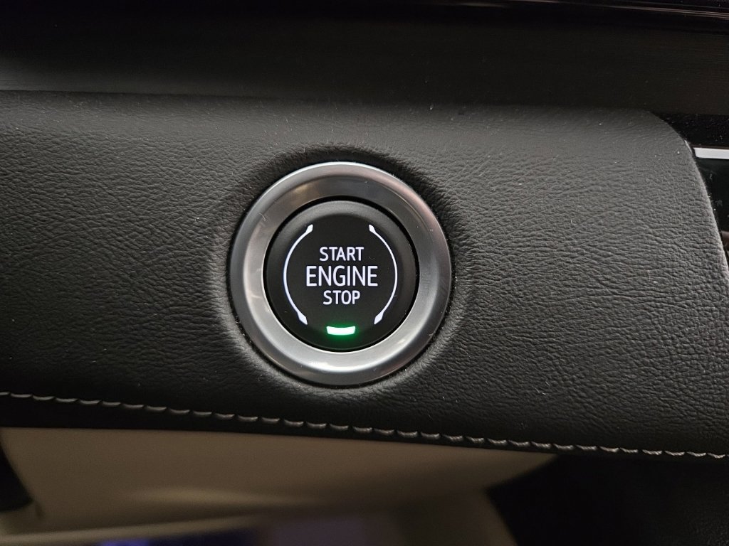 Used 2024 Cadillac Escalade Premium Luxury w/ LPO, Floor Liner Package AWD/4WD image 17