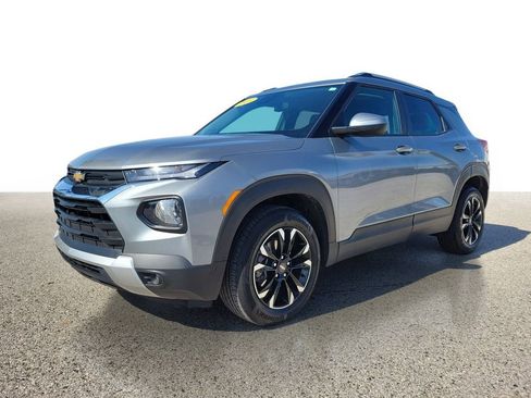 Used 2023 Chevrolet TrailBlazer LT FWD image 2