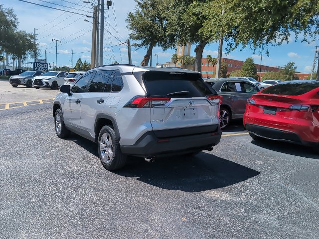 Used 2022 Toyota RAV4 XLE w/ Convenience Package FWD image 4