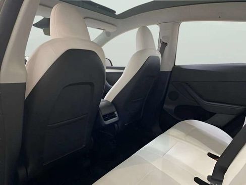 Used 2024 Tesla Model Y 2WD image 41