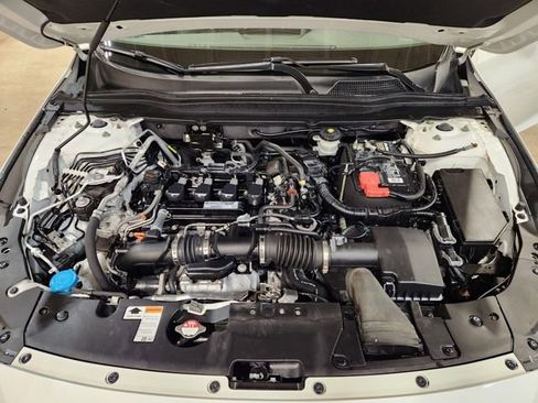 Used 2018 Honda Accord Sport image 9