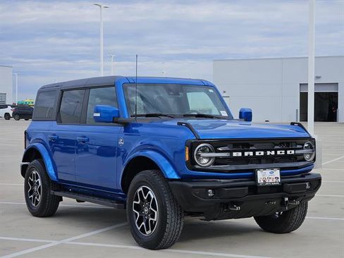 Used 2024 Ford Bronco Outer Banks image 2