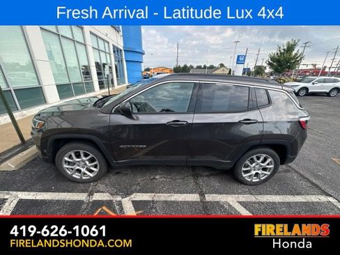 Used 2023 Jeep Compass Latitude AWD/4WD image 1