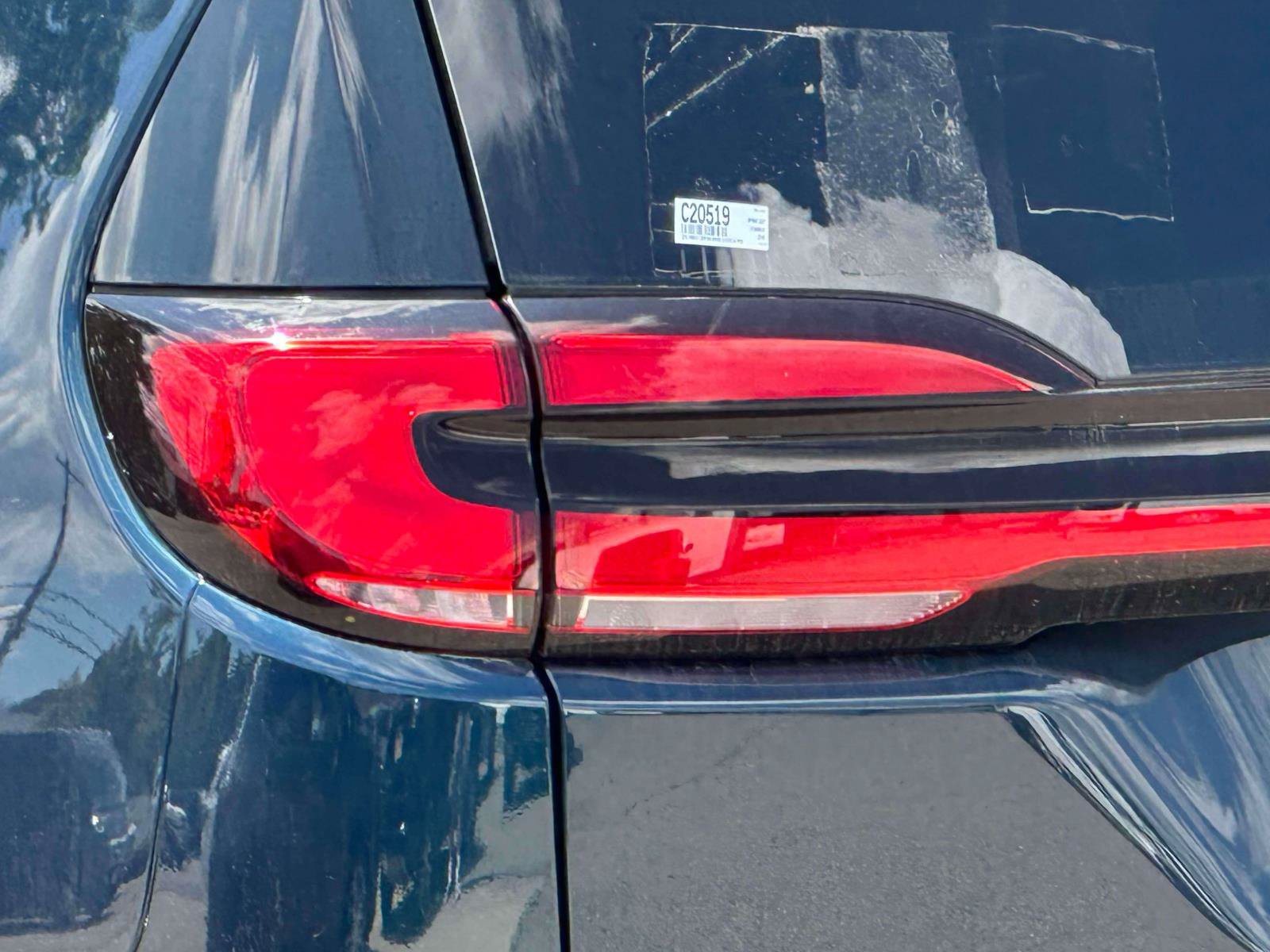 Used 2024 Chrysler Pacifica Pinnacle w/ Trailer Tow Group AWD/4WD image 9