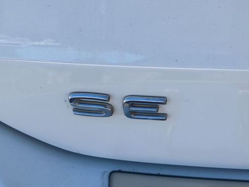 Certified 2023 Volkswagen Taos SE w/ Black Wheel Package image 9