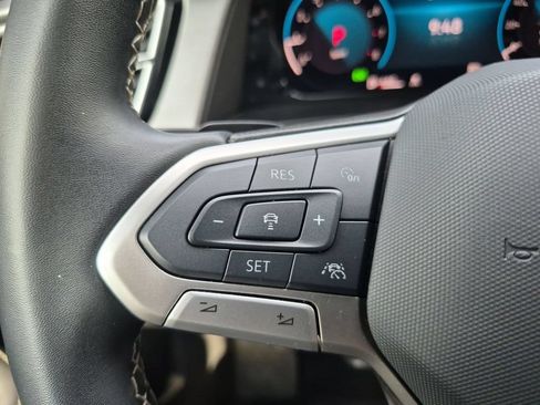 Used 2025 Volkswagen Atlas Cross Sport SE FWD image 20