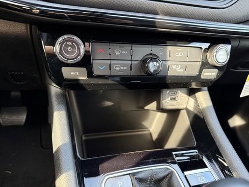 New 2026 Jeep Compass Latitude image 24