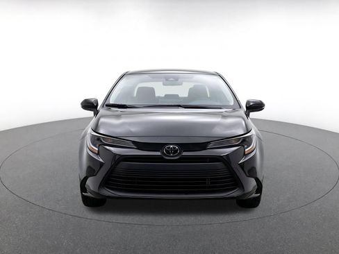 Used 2025 Toyota Corolla LE FWD image 2