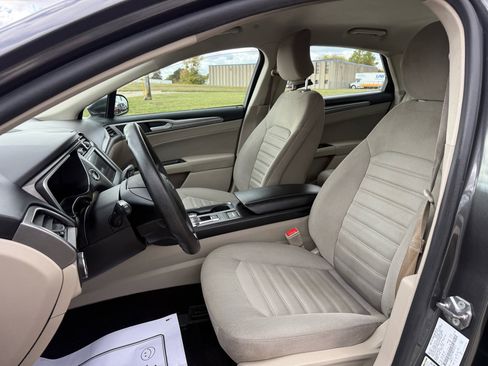 Used 2019 Ford Fusion SE image 12