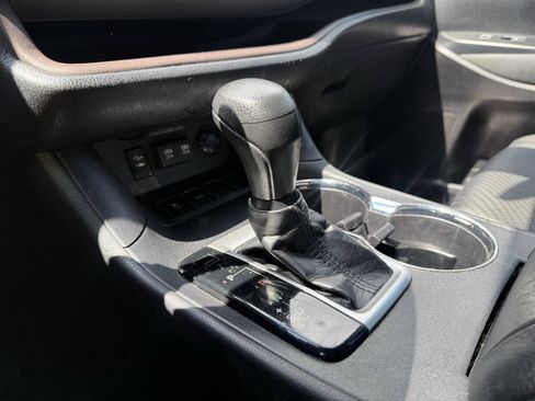 Used 2019 Toyota Highlander LE FWD image 19