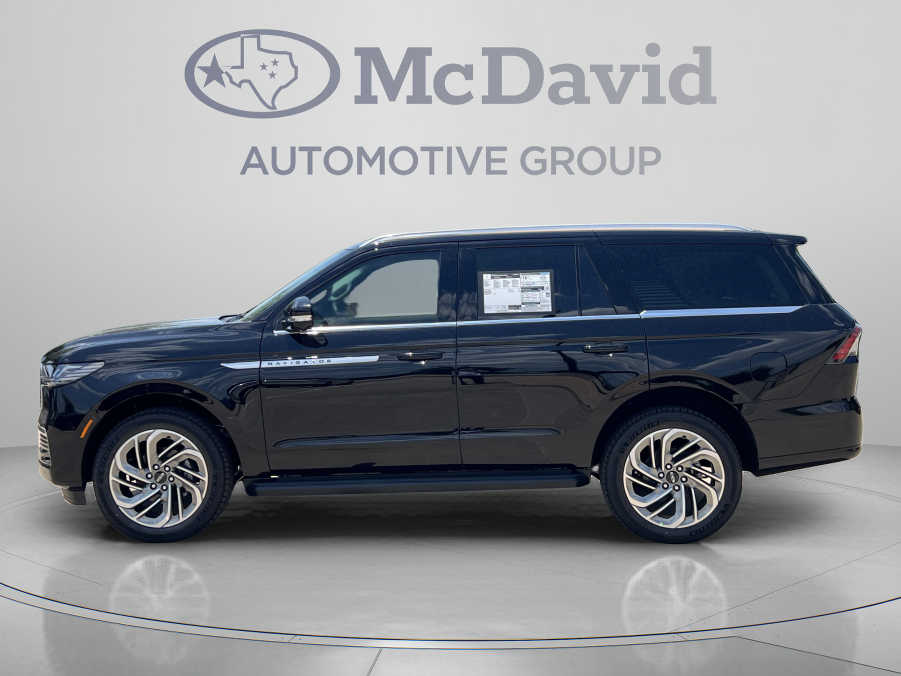 New 2027 Lincoln Navigator Premiere RWD image 4