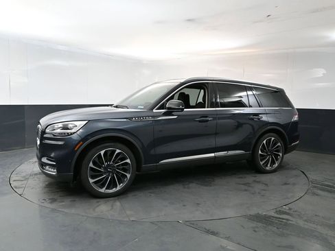 Used 2021 Lincoln Aviator Reserve w/ Equipment Group 202A AWD/4WD image 2