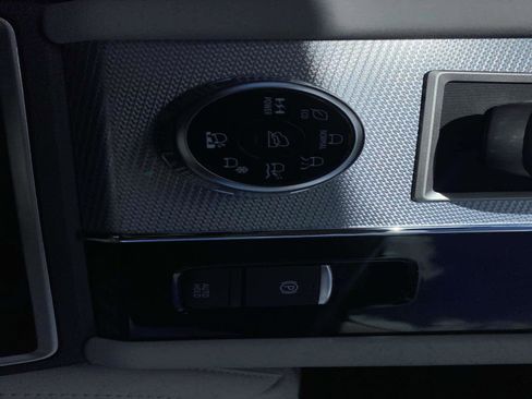 New 2025 Mitsubishi Outlander 4WD Plug-In Hybrid image 15