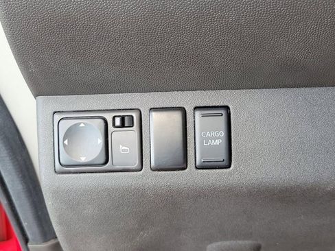 Used 2011 Nissan Frontier SV image 21