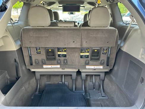 Used 2017 Toyota Sienna XLE Premium FWD image 35