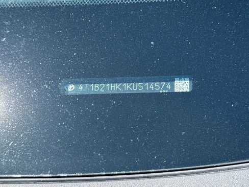 Used 2019 Toyota Camry XLE FWD image 3