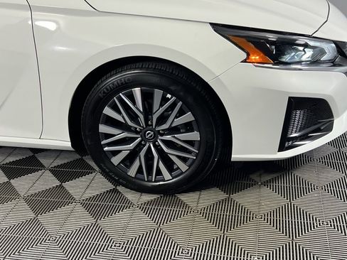 Used 2025 Nissan Altima 2.5 SV image 12