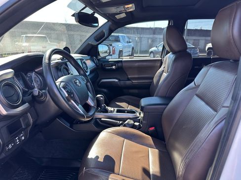 Used 2017 Toyota Tacoma Limited w/ Tow Package image 13