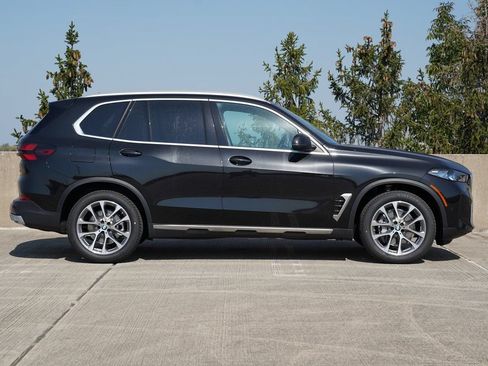 Used 2026 BMW X5 xDrive40i w/ Parking Assistance Package AWD/4WD image 3