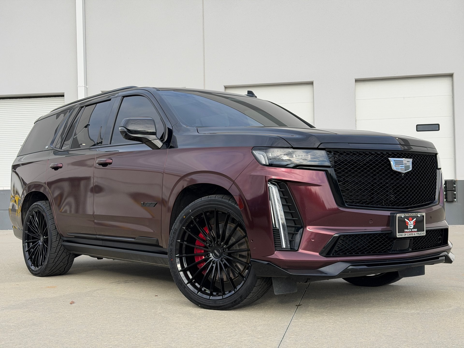 Used 2023 Cadillac Escalade V w/ LPO, ONYX Package AWD/4WD image 3