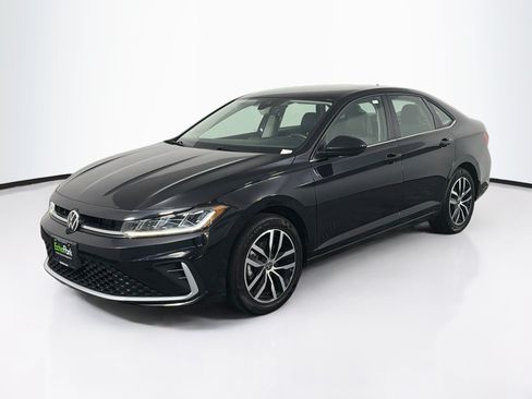 Used 2025 Volkswagen Jetta SE FWD image 3