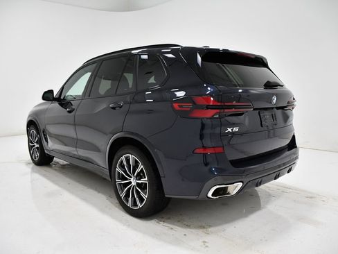 Used 2024 BMW X5 xDrive40i w/ M Sport Package image 3