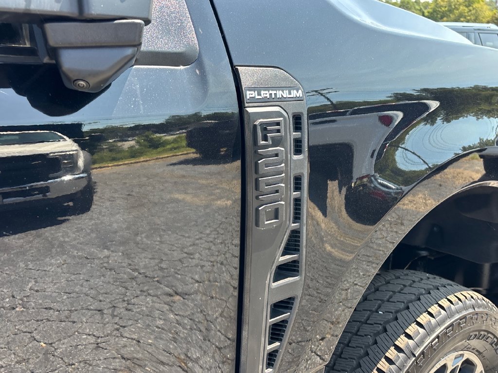 Used 2025 Ford F250 Platinum w/ Platinum Plus Package AWD/4WD image 13
