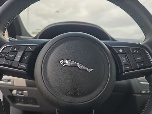 Used 2020 Jaguar E-PACE SE image 25