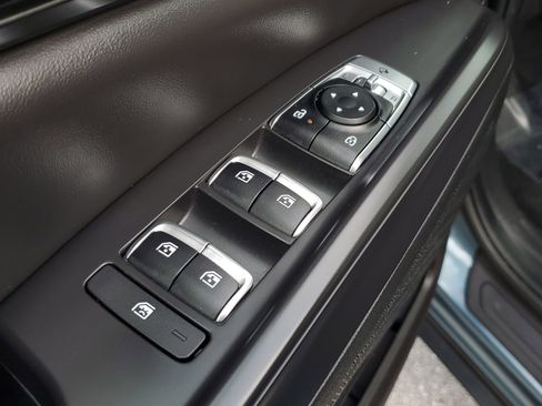 Used 2025 Kia Carnival SX w/ SX Dark Edition Package image 22