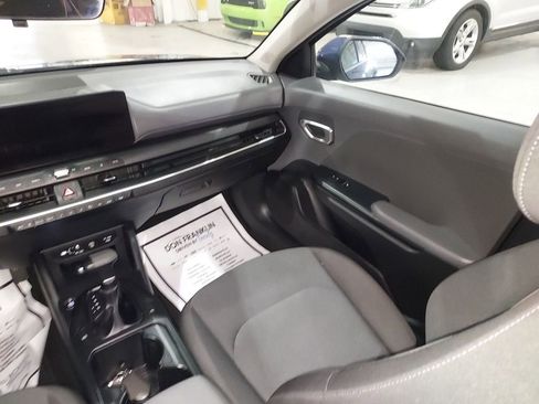 Used 2025 Kia K4 LXS image 11