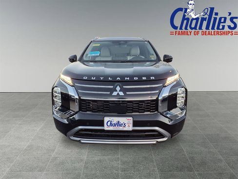 New 2025 Mitsubishi Outlander AWD image 2