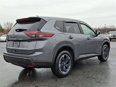 Used 2024 Nissan Rogue SV image 9