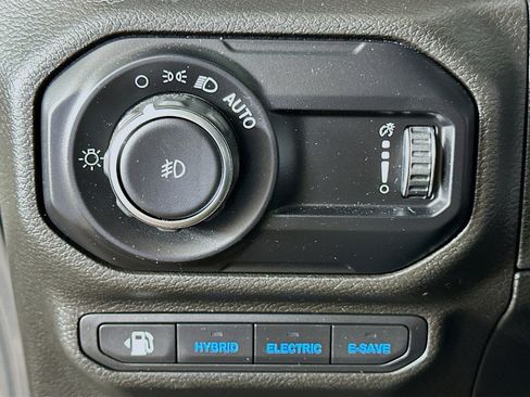Used 2023 Jeep Wrangler Unlimited Sahara w/ Cold Weather Group AWD/4WD image 16