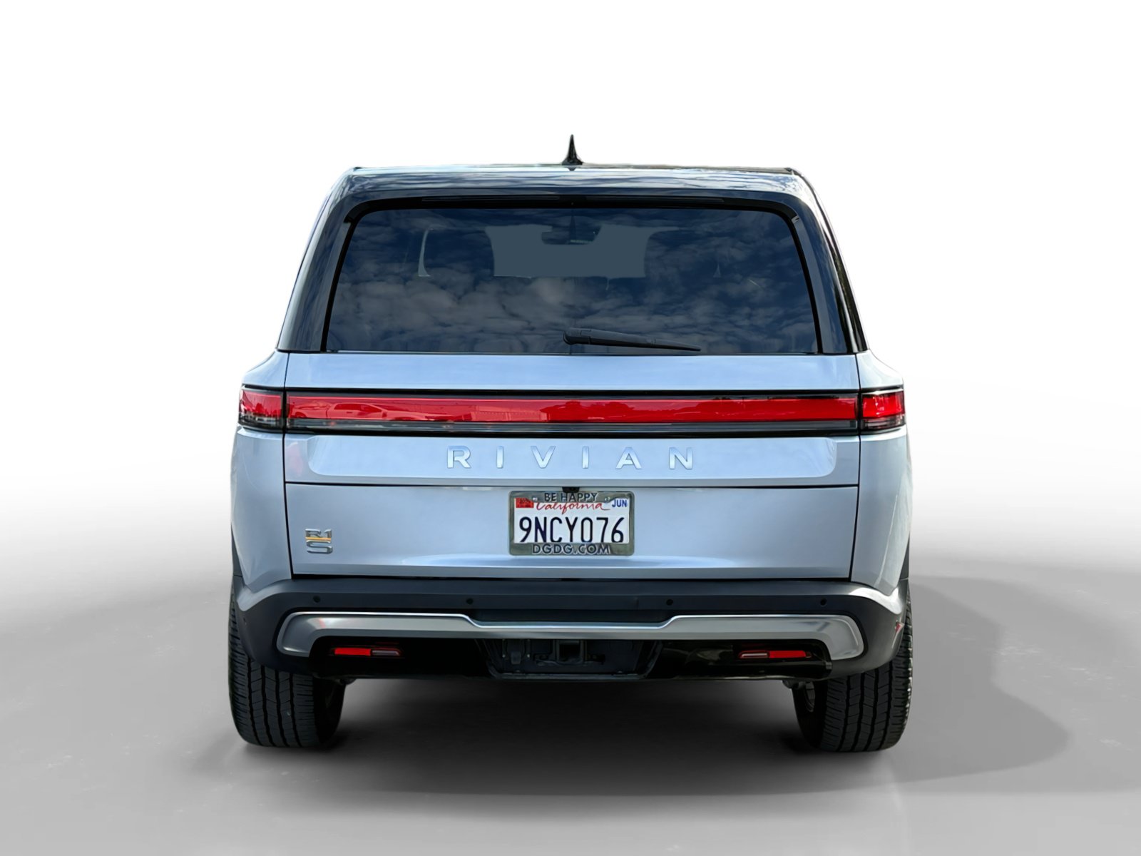 Used 2024 Rivian R1S Adventure Quad AWD/4WD image 4