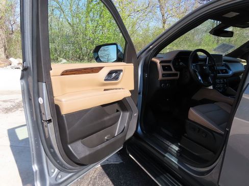 Used 2022 Chevrolet Tahoe Premier AWD/4WD image 25
