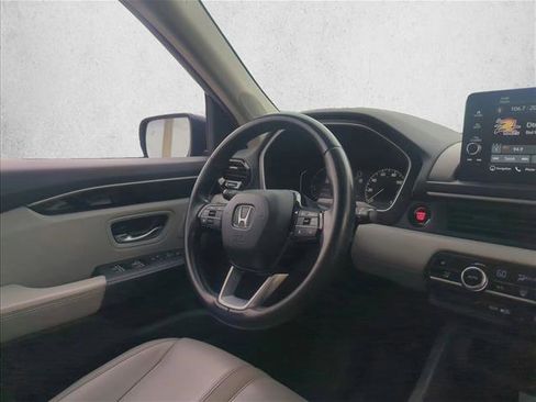 Used 2025 Honda Pilot Touring image 23