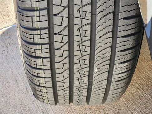 Used 2020 Land Rover Discovery Sport SE R-Dynamic image 11