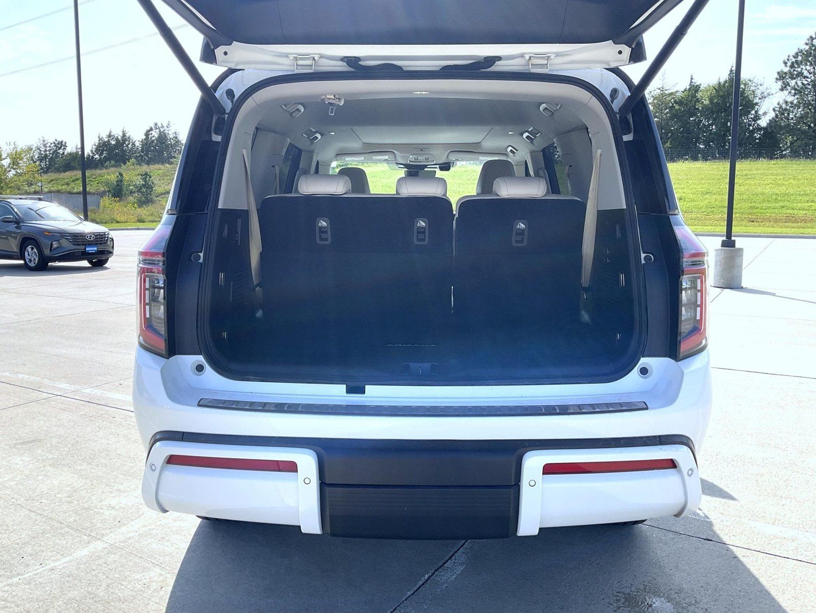 Certified 2025 Nissan Armada Platinum AWD/4WD image 9