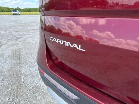 Used 2023 Kia Carnival LX FWD image 8