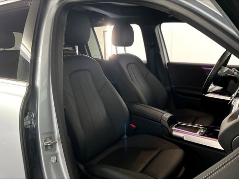 Used 2025 Mercedes-Benz GLB 250 4MATIC image 7