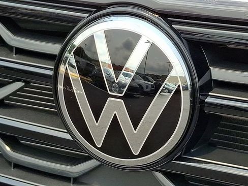 Used 2024 Volkswagen Atlas Cross Sport SE w/ Panoramic Sunroof Package FWD image 31