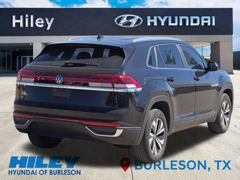 Used 2024 Volkswagen Atlas Cross Sport SE image 4